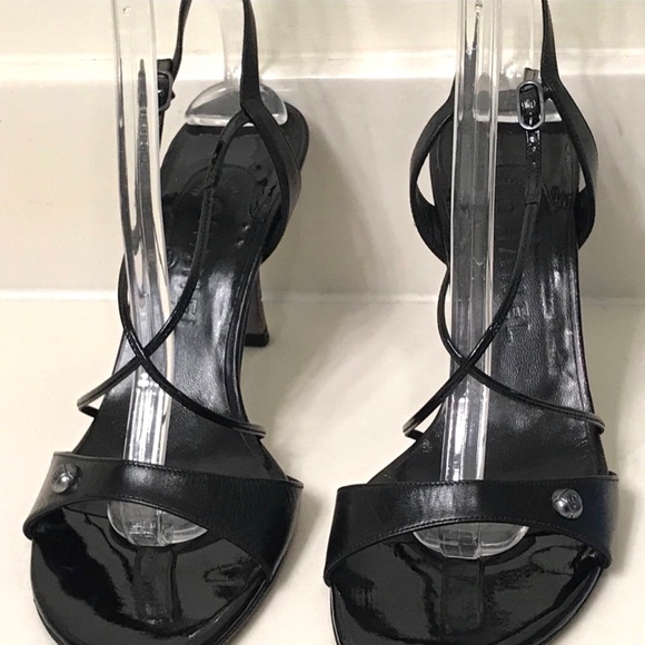 Iconic Chanel CC Quilted Heels - Picture 4 of 9